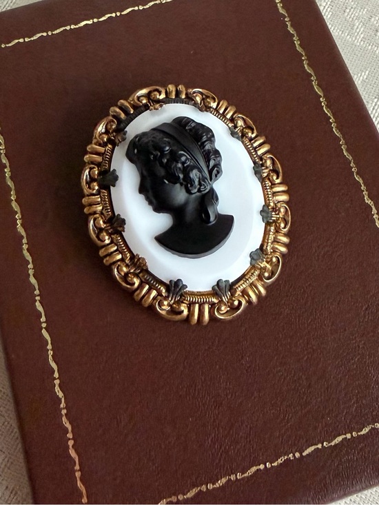 Jewelry - Vintage Black and White Cameo Brooch with Gold Frame